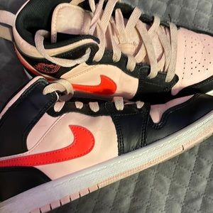 Girls Air Jordan pink size 3